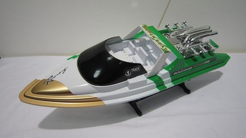 Remote control boat
