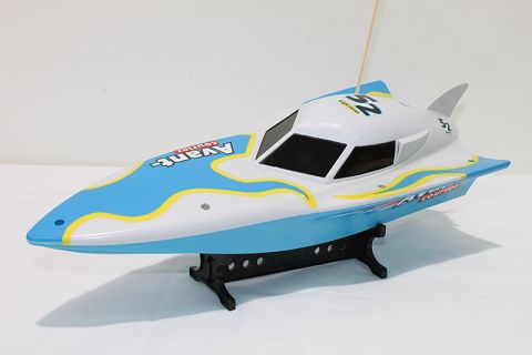 Remote control boat