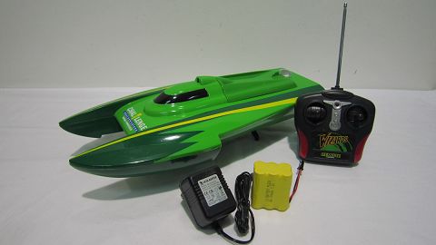 Double-ended speedboat (green)