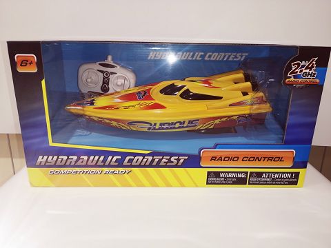 Remote control boat