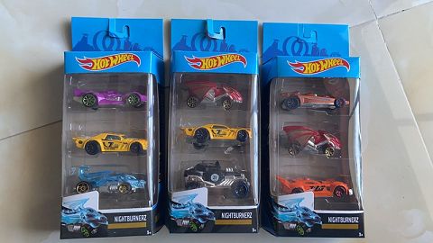 Hot wheels alloy car (taxi)