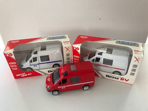 1:32 mercedes-benz rv alloy recoil Russian police car, 4 doors, lights with sound and light (window box, 1 style and 3 colors mixed)