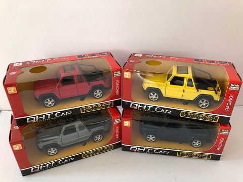 1:32 mercedes-benz G63 alloy recoil car, 2 doors, sound and light in front of the light (window box, 1 model with 3 colors)