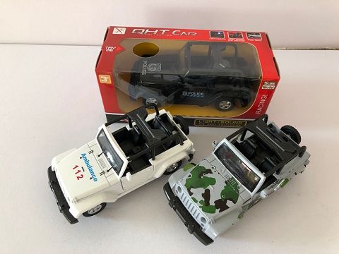 1:32 the herder opens the alloy recovery police car,2 doors, sound and light from the front and inside lights (window box,1 style,1 color mixed)