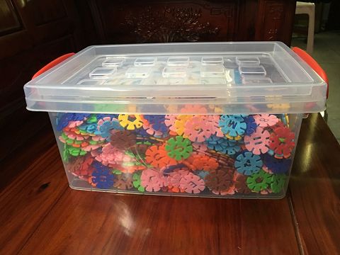 About 1500 snowflakes are 3CM round
